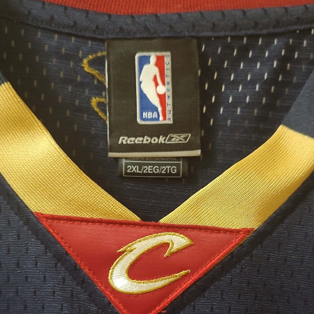 Cleveland Cavaliers James Jersey - Picture 12 of 15